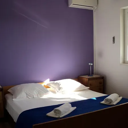 Apartments Rubinic Jelsa  Room photo